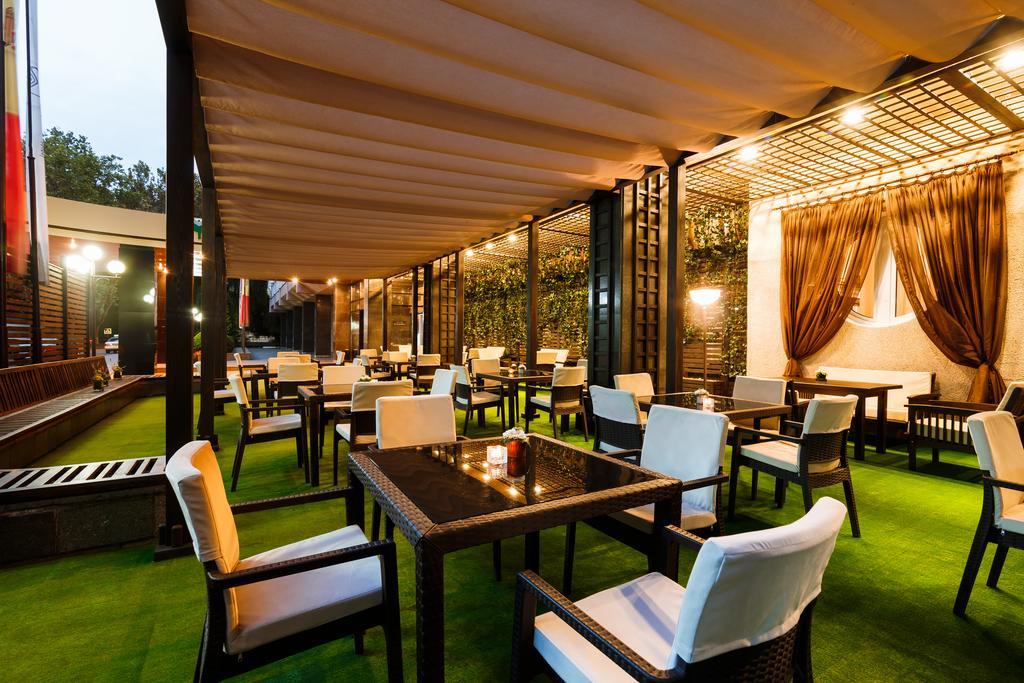 Codru Hotel Chisinau Exterior photo