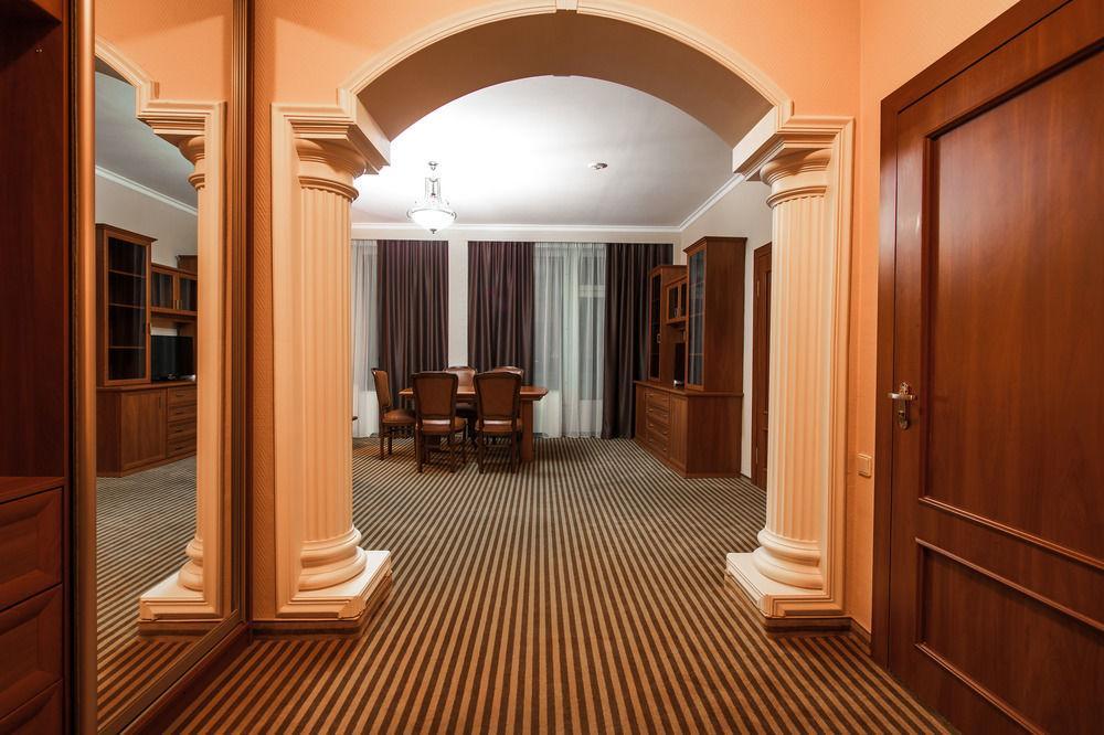 Codru Hotel Chisinau Exterior photo