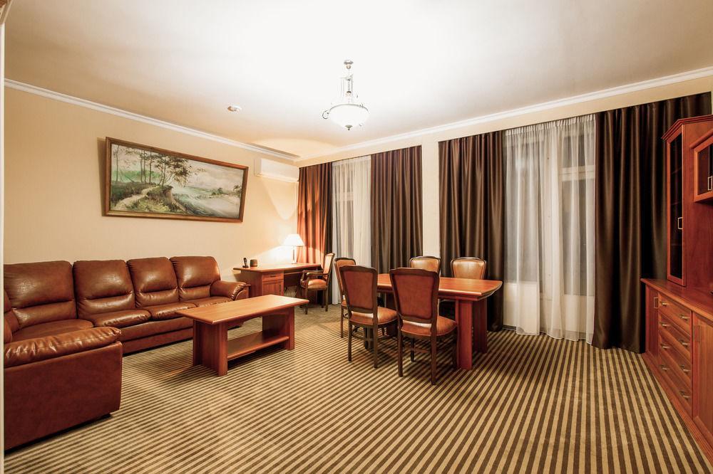 Codru Hotel Chisinau Exterior photo