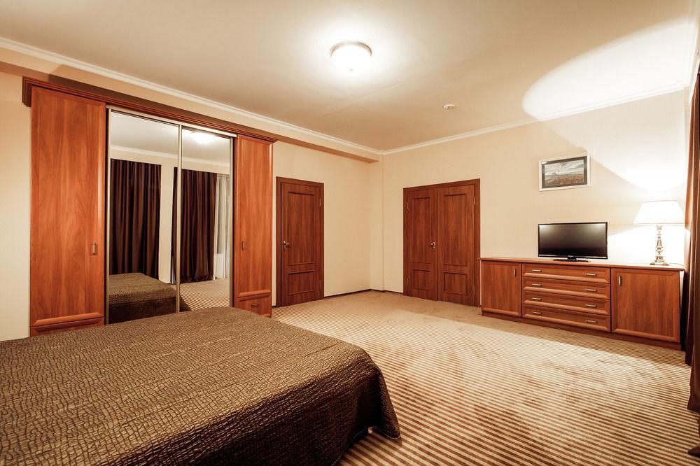 Codru Hotel Chisinau Exterior photo