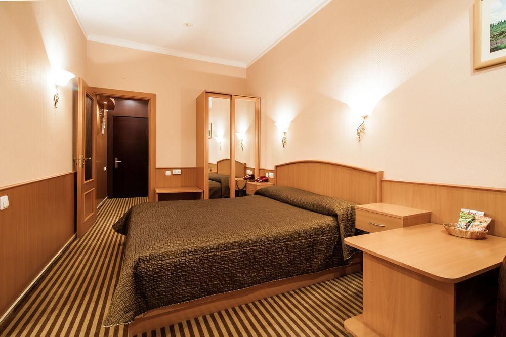 Codru Hotel Chisinau Exterior photo
