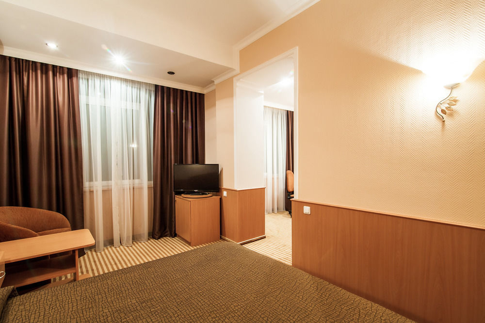 Codru Hotel Chisinau Exterior photo