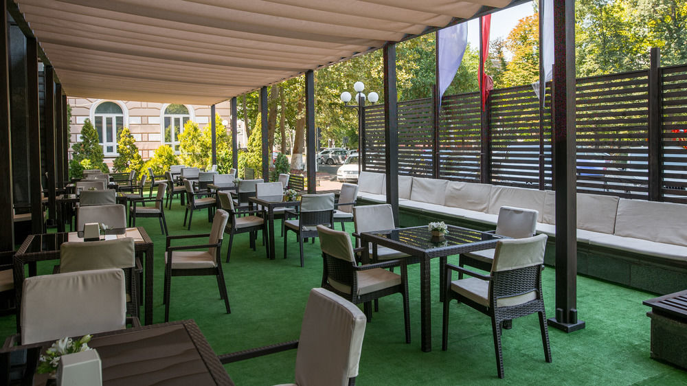 Codru Hotel Chisinau Exterior photo